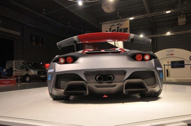 <p>Yola çıkacak versiyonda General Motors imzalı 650 HP gücünde ve 18 Nm tork üreten 6.2 litre V8 motor kullanılacak.</p>