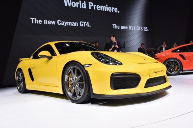  Porsche Cayman GT4, yüzünü gösterdi