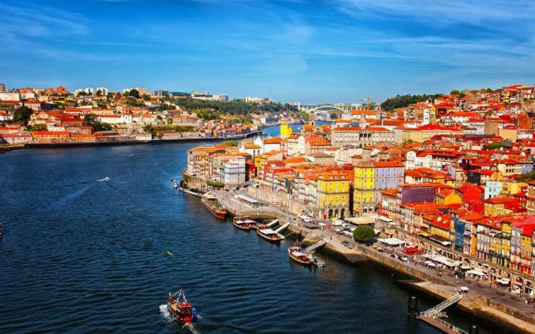 <p>Akdeniz ülkeleri arasında yer alan Portekiz, yeme-içme kültürüyle dikkat çekiyor. <strong>Yolu Portekiz'e düşenler için işte öne çıkan lezzetler...</strong></p>
