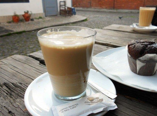 <p>Latte’ye benzeyen bu kahveye Portekiz'de her kafede rastlamak mümkün.</p>
