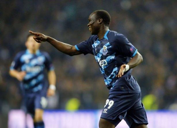 <p>Şampiyonlar Ligi 2. turunda Porto, Basel'i 4-0 yenerek adını çeyrek finale yazdırdı.</p>