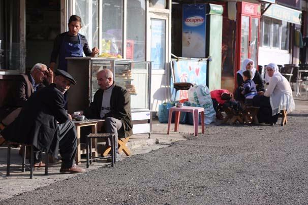 <p><strong>264 GÜN SONRA DÖNÜYORLAR </strong></p>
<p> </p>
<p>Terör örgütü PKK'ya ağır darbe vurulan, aralarında terör örgütünün yöneticileri ile dağ kadrosundan gelenlerin de bulunduğu 508 teröristin etkisiz hale getirildiği, </p>