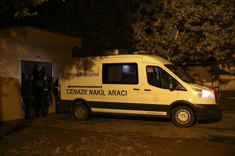 <p>Morgun önüne gelen Adana Valisi Mahmut Demirtaş ve Büyükşehir Belediye Başkanı Hüseyin Sözlü, yangında hayatını kaybedenlerin ailelerine başsağlığı dileklerini iletti.</p>