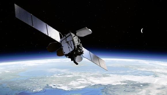 <p><strong>TURKSAT 4B</strong><br />
<br />
Türksat 4B, yapımında Türk teknik elemanlarının da yer aldığı haberleşme uydusu. Türksat 4B, 16 Ekim 2015 Cuma günü Türkiye saatiyle 23.40’ta Kazakistan Baykonur’dan fırlatıldı. 50° Doğu Boylamında öncelikle veri haberleşmesi için kullanılan uydu, 30 yıl manevra ömrüne sahip olmak üzere üretildi.</p>

<p> </p>
