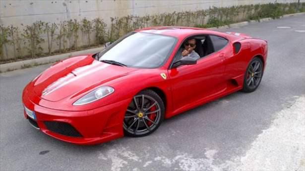 <p>Felipe Melo ise Ferrari 430 Scuderia sahibi.</p>
<p> </p>