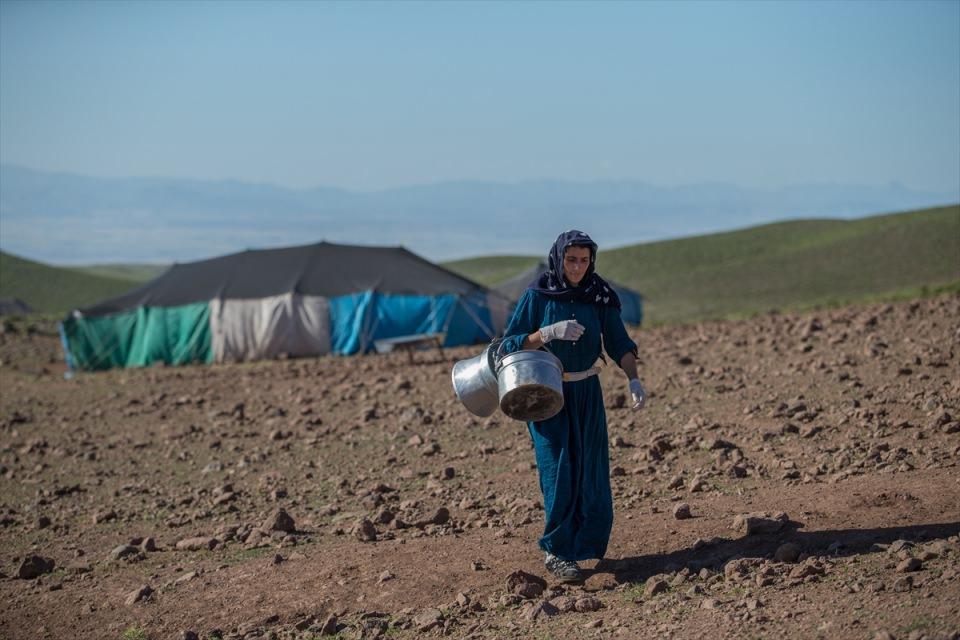 <p>Burası serin onun için burada kalıyoruz. Burası hayvancılık bölgesi ancak bazı yerlere ağaç dikmeye başladılar bundan dolayı su ve mera ihtiyacı oluşmaya başladı. Yetkililerden bu anlamda kolaylık bekliyoruz. </p>
