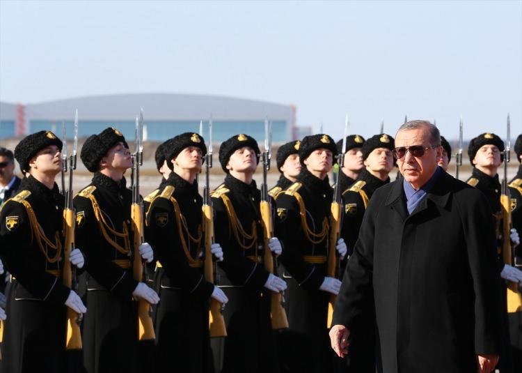 <p>Cumhurbaşkanı Recep Tayyip Erdoğan, özel uçak "TUR" ile saat 13.15'te Rusya'nın başkenti Moskova'ya geldi. </p>
