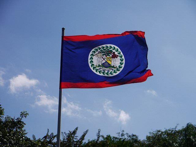 <p> Belize: Sub umbra floreo "Geliştiğim gölgenin altında"</p>
<p> </p>