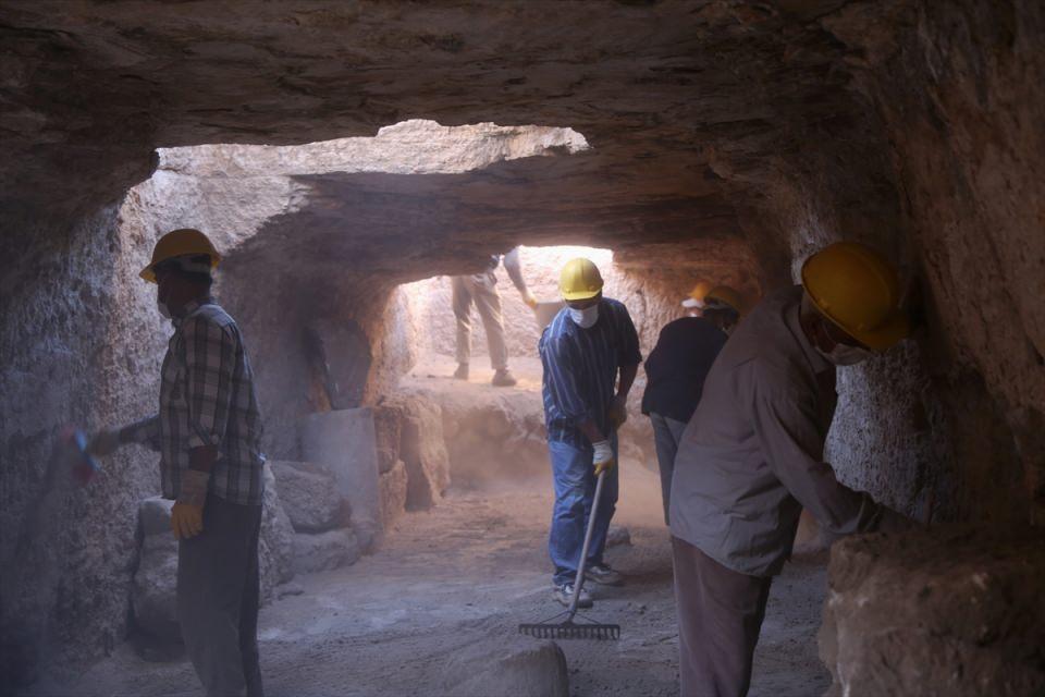 <p>Restorasyon projeleri, çevre düzenlemeleri ile de alanın ziyaretçilerin gezebileceği bir örenyeri haline getirilerek Diyarbakır ve bölge turizmine katkı sağlaması amaçlanıyor. </p>
<p> </p>