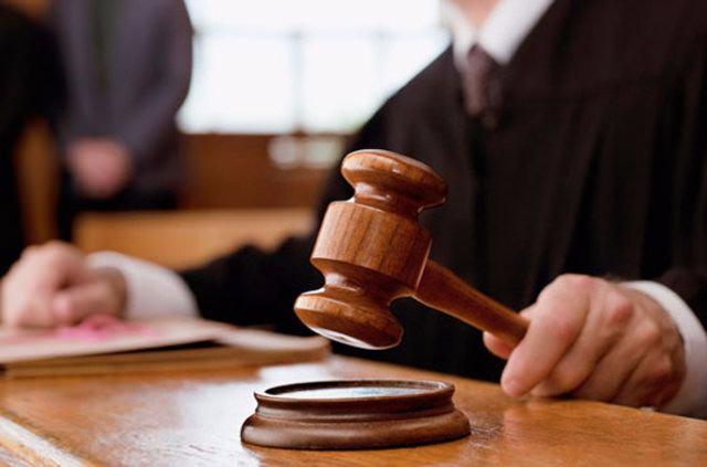 <p><strong>"Şike'de kumpas" soruşturması kapsamında;</strong></p>

<p>Emniyet Genel Müdür Yardımcısı Osman Karakuş, eski Şanlıurfa Emniyet Müdürü Mehmet Likoğlu, eski Organize Suçlarla Mücadele Şube Müdürü Mutlu Ekizoğlu ve avukat Halil İbrahim Koca adreslerinde bulunamadı.</p>

