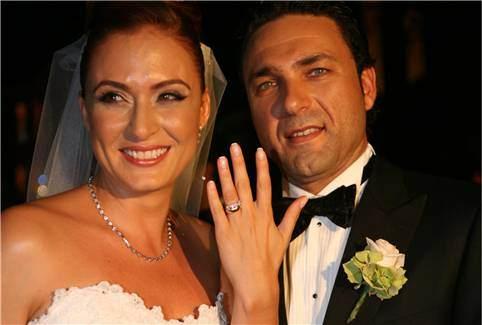 <p>Ceyda Düvenci ile Engin Akgün</p>