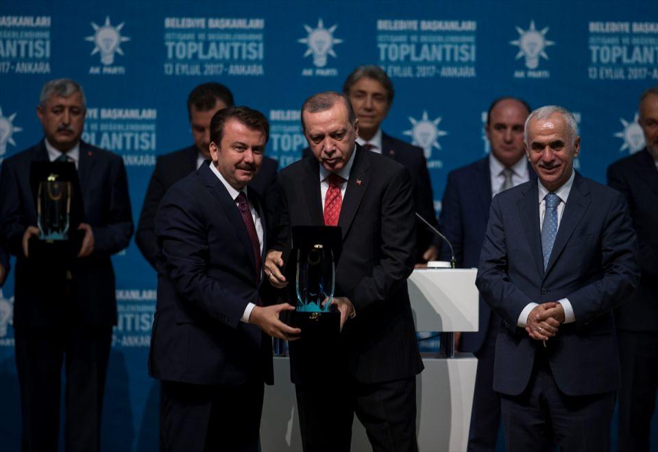 <p>Kahramanmaraş Büyükşehir Belediye Başkanı Fatih Mehmet Erkoç ödül aldı.</p>