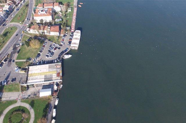 <p>Eski galata köprüsü ise yerinden sökülüp tamir gördükten sonra Hasköy, Arnavutköy sahiline yerleştirilmişti.</p>
<p> </p>