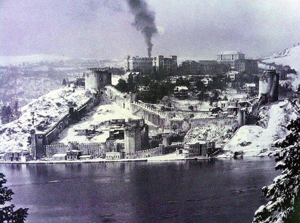 <p>1945... Hisar ve üstte Robert Kolej..</p>

<p> </p>
