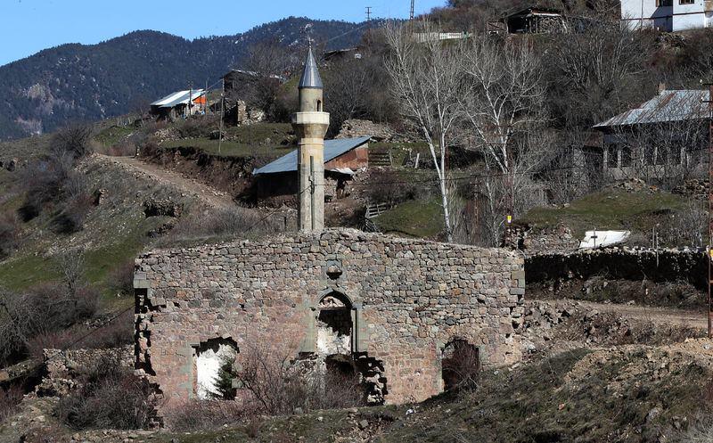 <p>İran seferi sırasında Harşit Vadisi'nden geçen Kanuni Sultan Süleyman'ın emri üzerine bölgeye 50 ev ve Süleymaniye Camisi yapıldı.</p>

<p> </p>
