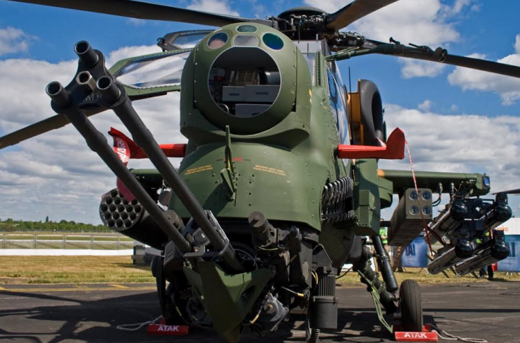 <p>Hedefi 8 km'den vuruyor</p>
<p>Taarruz helikopterlerinden kullanım için geliştirilen sistem, üzerinde barındırdığı teknoloji ile modern savaş alanındaki tüm zırhlı tehditlere karşı etki gösteriyor</p>