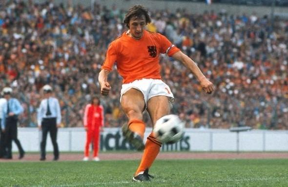 <p>Forvet / Hendrik Johannes Cruijff (Johan Cruyff) / Hollanda</p>
