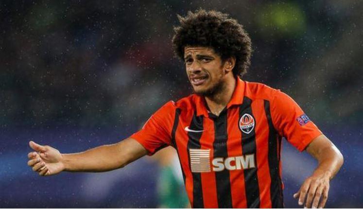 <p><strong>TAISON İÇİN SHAKHTAR'IN KAPISI ÇALINDI</strong></p>

<p>Transfer düğmesine basan Beşiktaş, Fenerbahçe'nin de gündeminde olan Taison için Shakhtar Donetks'in kapısını çaldı.</p>
