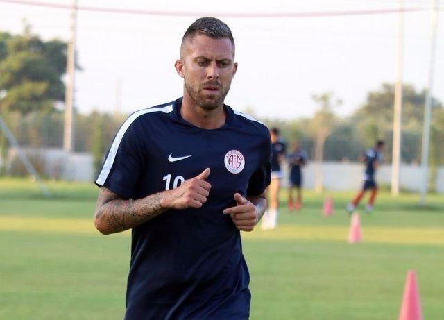 <p>Menez - 77</p>
