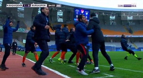 <p>Başakşehir'in 90+4'te gelen galibiyet golü sonrası teknik direktör Abdullah Avcı da kendinden geçti.</p>
