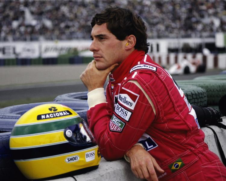 <p><strong>Ayrton Senna'nın ölümü</strong></p>

<p>Efsane Formula 1 pilotu Ayrton Senna, 1 Mayıs 1994'te İtalya'daki Autodromo Enzo e Dino Ferrari pistinde yapılan San Marino Grand Prix'te beton bariyerlere çarparak hayatını kaybetti.</p>
