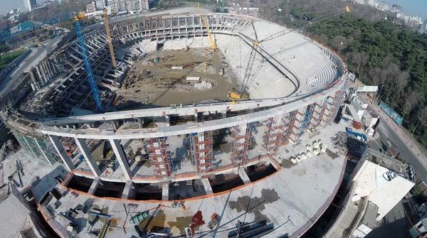 <p>Çalışmaların 24 saat aralıksız sürdüğü ve Türkiye'nin ilk akıllı stadı olması özelliği taşıyan 41 bin 903 kişi kapasiteli stadyumunun 2015 yılı içinde tamamlanması bekleniyor.</p>

<p> </p>
