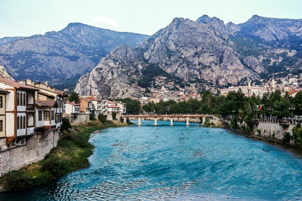 <p>AMASYA<br />
<br />
1 MEHMET SARI ÜNİVERSİTE TURİZMCİ<br />
2 GÜLSEREN ERTOPÇU ÜNİVERSİTE EMEKLİ ÖĞRETMEN<br />
3 HÜSEYİN SAKA LİSE YÖNETİCİ</p>