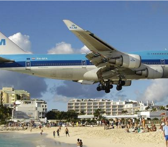 <p>Karayiplerin en yoğun havaalanlarından biri olan Princess Juliana Havaalanı'nda şu ana kadar hiç kaza yaşanmamış.</p>

<p> </p>
