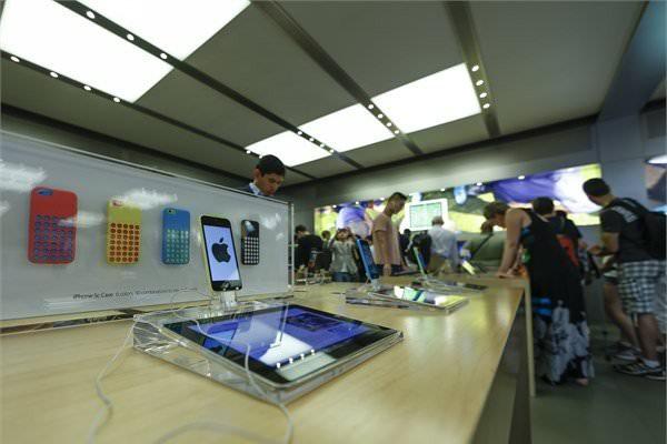 <p>iPhone 6 ve iPhone 6+ daha geniş ekranlarıyla Apple kullanıcılarının son dönemdeki isteklerine yanıt vermeyi amaçlıyor.</p>

<p> </p>
