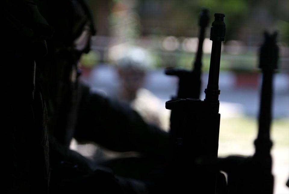 <p>Terörle mücadelenin yoğun verildiği Güneydoğu Anadolu bölgesinde görevlendirilen sözleşmeli komandoların aynı zorlu eğitimlerden geçen daha önceki dönem personeli, TSK'nın gerçekleştirdiği Şah-Fırat ve El-Bab operasyonlarına katılmıştı.</p>
<p> </p>
