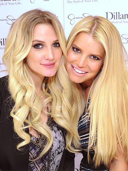 <p><strong>Jessica Simpson </strong>ve <strong>Ashlee Simpson</strong></p>