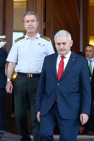 <p>Genelkurmay Başkanı Hulusi Akar'ın özel kalem müdürünün de cuntacılar arasında olduğu belirtildi.</p>

<p> </p>
