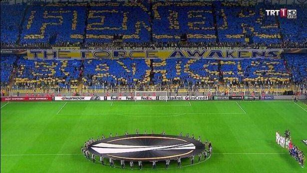 <p>Fenerbahçe, Molde maçında kült film serisi Star Wars'tan 'The Forve Awakens" (Güç uyanıyor) sözünü kullanarak bir koreografiye imza attı.</p>
