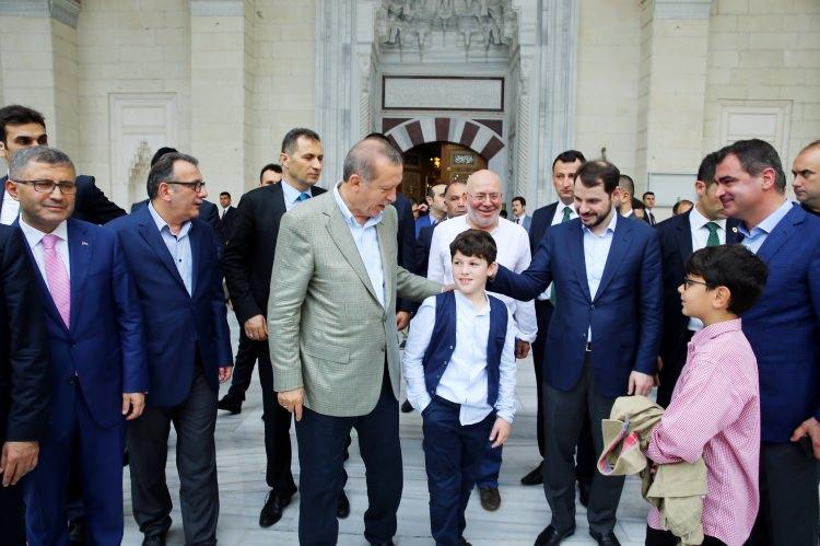 <p>"Son tutuklamalarla birlikte şuan 30 tutuklanan var. Bu tutuklananlarla birlikte geleceğe yönelik bir çok ipuçları yakalanabilir, alınabilir. Bu ipuçları ile birlikte de bu işin üzerine üzerine gidilecektir.</p>
