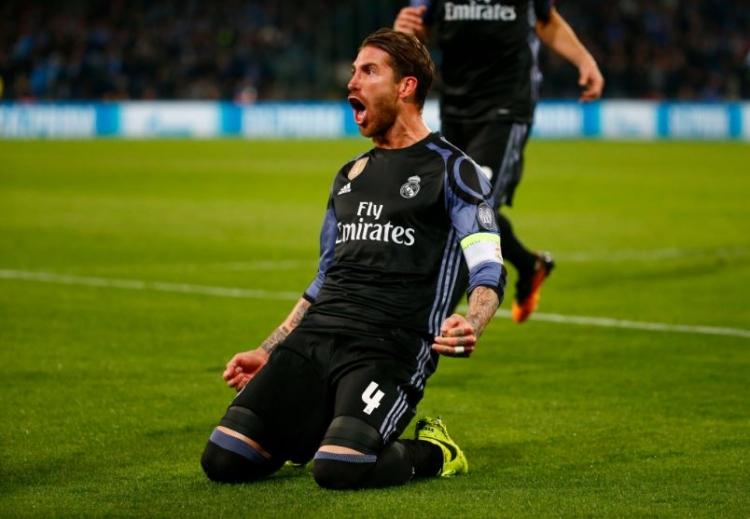 <p><strong>UEFA Ramos'u kızdırdı </strong></p>

<p> </p>

<p>İspanya'da ise Sergio Ramos'un attığı ikinci gol konuşuldu. Kornerden gelen topa vurduğu kafayla fileleri bulan vuruşu UEFA tarafından kendi kalesine gol olarak kayda geçirilen futbolcunun bu duruma sinirlendiği ve küfür ettiği belirtildi.</p>
