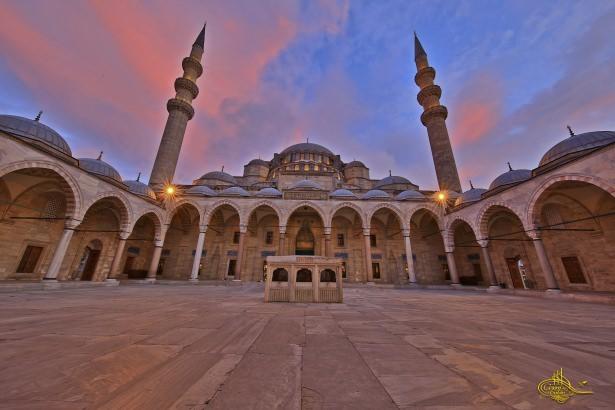 <p>Süleymaniye Cami Dış Avlu şadırvan 1550-1557</p>
