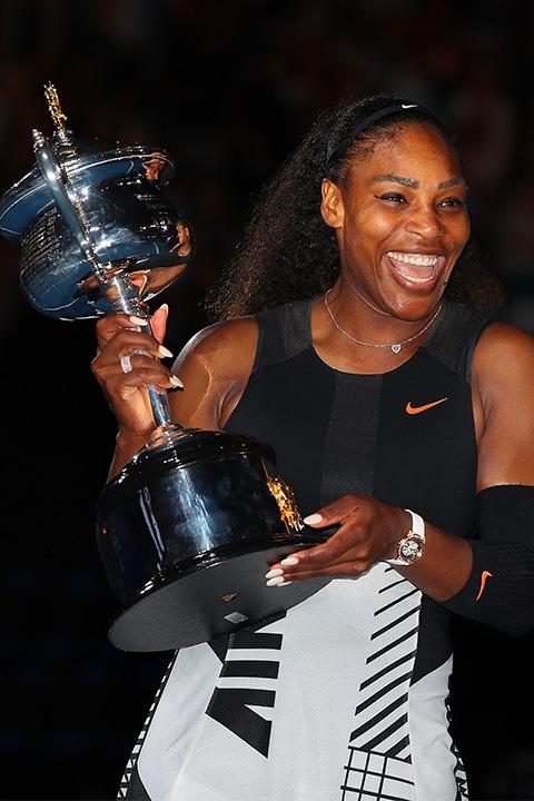 <p><strong>Serena Williams</strong></p>

<p>Açık Çağda 'singles' ünvanında 23 Grand Slam kazanan ilk tenis oyuncusu. </p>
