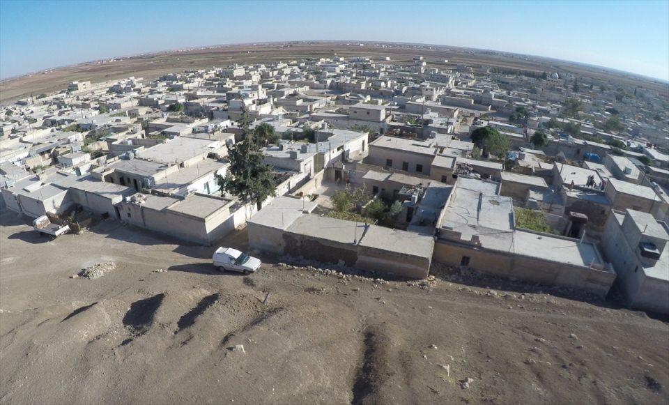 <p>T&uuml;rk Silahlı Kuvvetleri'nin (TSK) kara ve hava desteğiyle Halep'in kuzeyini DEAŞ'tan arındırmaya devam eden &Ouml;SO, ge&ccedil;en pazar Dabık k&ouml;y&uuml;n&uuml; ele ge&ccedil;irmişti.</p>

<p>&nbsp;</p>
