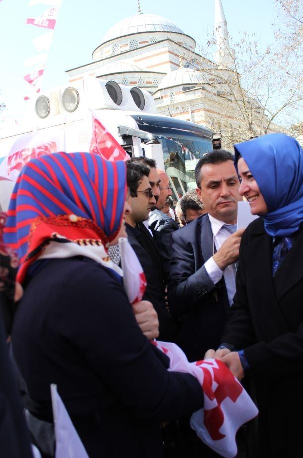 <p>Mütevazılığı ile hemen herkesin gönlünü kazanan Kaya, iletişim konusunda  deneyimli. </p>
