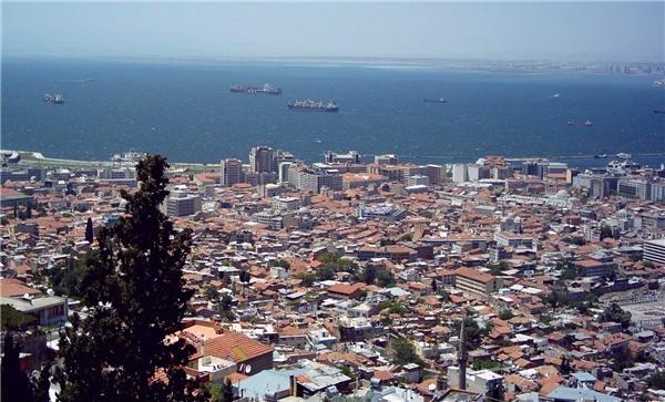 <p><strong>Kadıköy</strong><br />
2 yıl önce: 4.000 TL/m²<br />
Şimdi: 7.065 TL/m²</p>