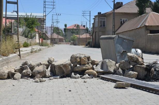 <p>Bazı HDP milletvekilleri ile yöneticileri, PKK saldırılarının ardından yaptıkları açıklamalar ve sosyal paylaşım sitelerinden yayınladıkları mesajlarla tepki topladı.</p>