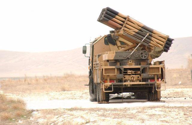 <p>Topçu Roketleri yüksek isabet, asgari dağılım ve yüksek tahrip güçleri sayesinde, 3 km'den 100+ km mesafeye kadar kritik bölge hedefleri üzerinde yoğun ve etkili ateşler yapabilme yeteneğine sahip</p>
