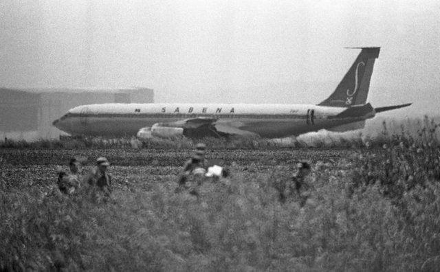 <p><strong>HAVALİMANLARINA DÜZENLENEN TERÖR EYLEMLERİ</strong></p>
<p>30 Mayıs 1972: İsrail'in başkenti Tel Aviv'deki Lod Airport'ta üç teröristin gerçekleştirdiği saldırı da 26 kişi öldü, 80 kişi yaralandı.</p>