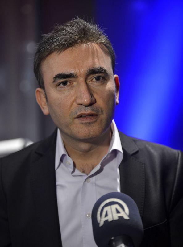 <p>Gezegen Mehmet</p>
