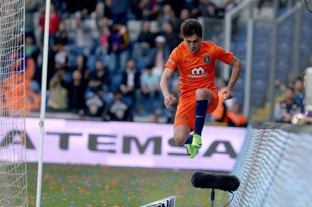 <p>- Cengiz Ünder seneye Fenerbahçe'de mi oynar Beşiktaş'ta mı?</p>