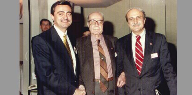 <p>Finansbank'ı National Bank of Greece'ye satan Özyeğin daha sonra Fibabanka'yı kurdu. Özyeğin Üniversitesi'nin kurucusu olan Hüsnü Özyeğin Forbes'in Mart 2010 araştırmasına göre 3 milyar dolarlık servetiyle birinci, 2014 yılıdna yine 3 milyar dolarlık servetiyle Türkiye'nin en zengin 3'üncü ismi oldu.</p>
<p> </p>