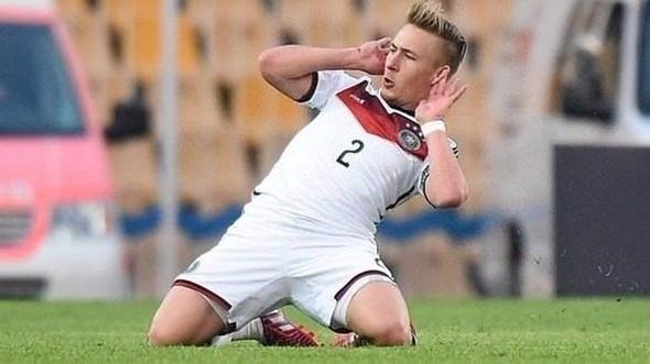 <p><strong>Felix Passlack (Sağ bek)</strong><br />
<br />
Yaş: 18<br />
<br />
Takım: Dortmund<br />
<br />
Ülke: Almanya<br />
<br />
Değer: 12.25 milyon Euro</p>