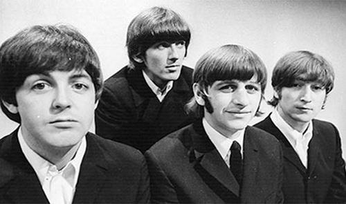 <p>7. Decca Records prodüksiyon şirketinin, The Beatles’ın satmayacağını düşünerek grubun teklifini geri çevirmesi</p>
