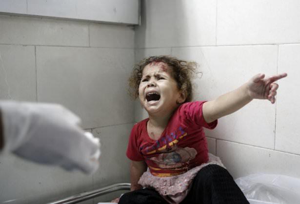 <p>Binlerce askerini Gazze sınırına yığan İsrail b&ouml;lgeye y&ouml;nelik kara harekatına başladı.</p>

<p>&nbsp;</p>
