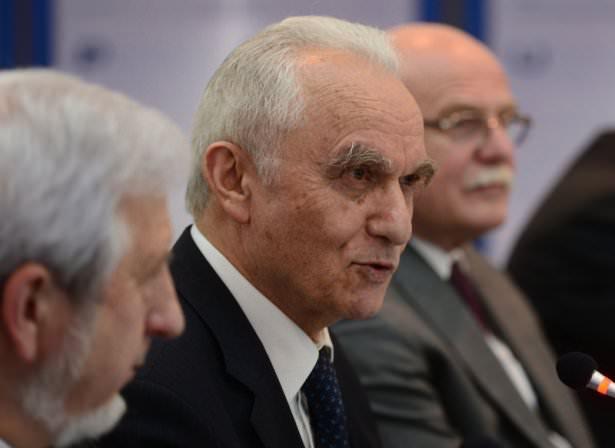 <p>Yaşar Yakış</p>
